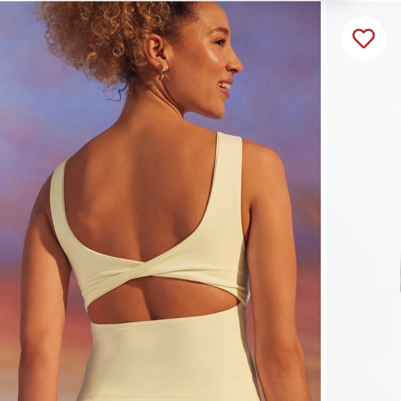 NWT Fabletics Oasis Twist Built In Bra Tank in “buttermilk” size XL - Picture 4 of 5